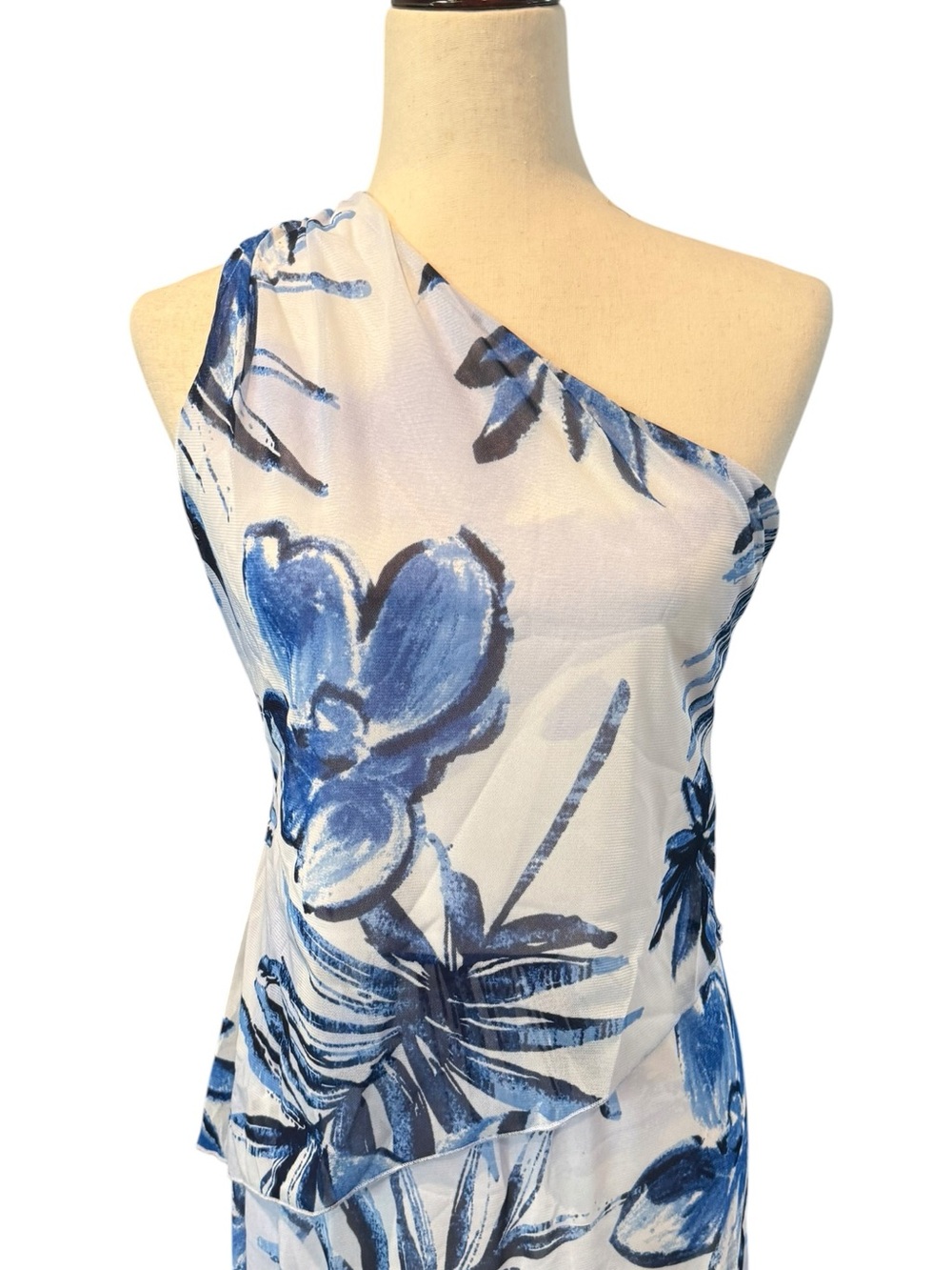 Gilli Asymmetrical One Shoulder Floral Top